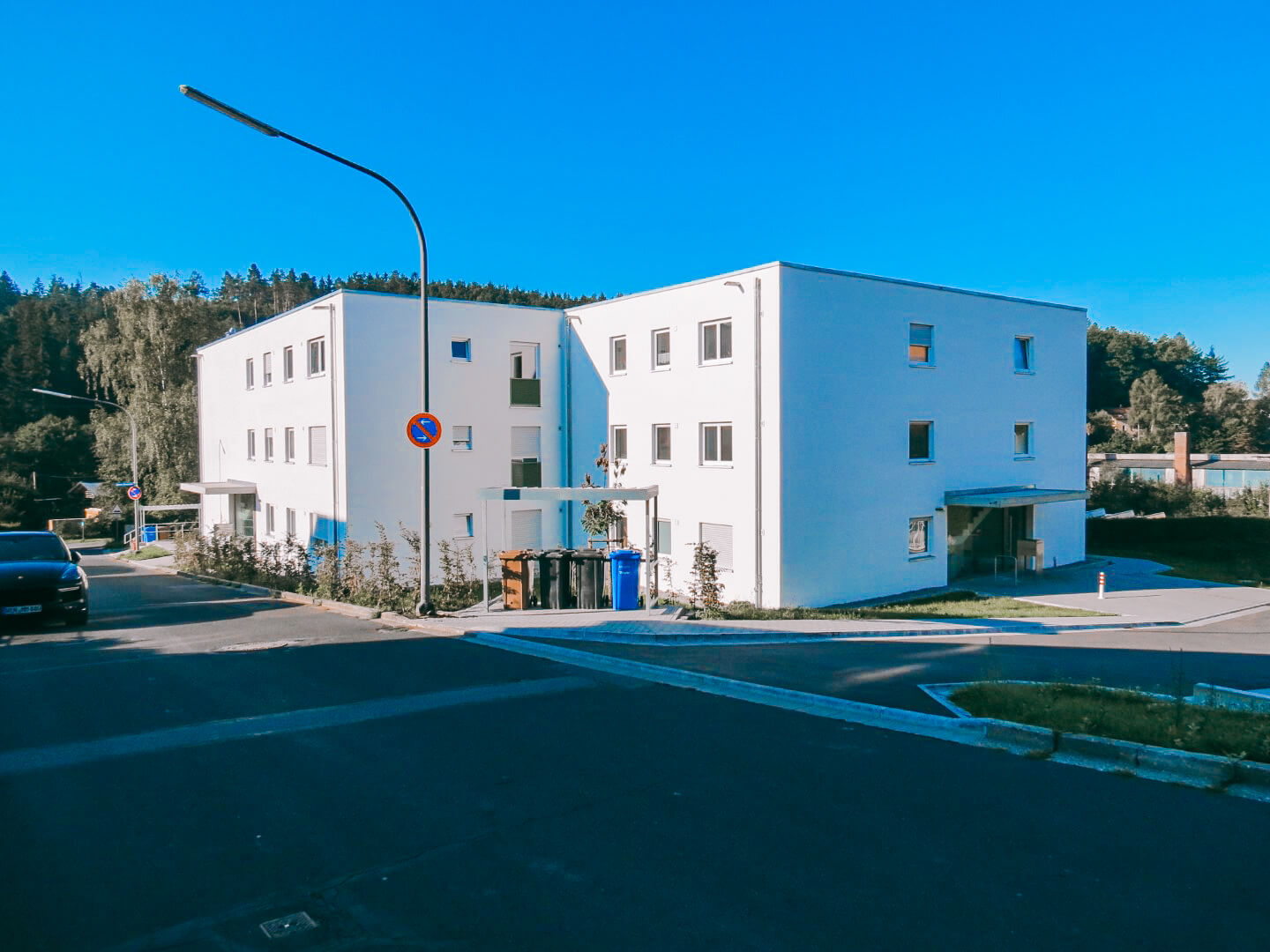 Sicht auf das Wohnhaus im Bergmühlweg von der WohnBau